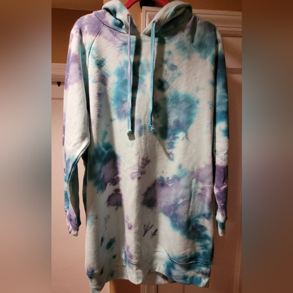 NWOT by " PINK " VS Oversized Tie- dyed PURPLE / WHITE / BLUE